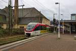 Auf der verlngerten Linie S28 verkehren neben den von der Bayerischen Oberlandbahn angemieteten Integral-Triebwagen nach wie vor auch die 12 eigenen TALENT der Regiobahn. Am 27.12.2020 verlassen die Triebwagen 1010 und 1007 (95 80 0643 237-0 bzw. 95 80 0643 234-7 D-RBE) auf dem Weg zum Wuppertaler Hauptbahnhof den Bahnhof Vohwinkel.