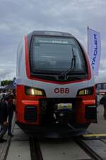 Nachdem die BB mit einer Bestellung von TALENT-Triebwagen grere Probleme hatte und diese letztendlich stornierte, steht eine grere Lieferung von KISS-Triebwagen an. Auf der InnoTrans war mit 4734 104 ein vierteiliger Triebwagen der CityJet-Varia ...