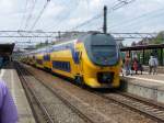 Am 29.05.2010 steht ein VIRM-Triebzug der Nederlandse Spoorwegen im Bahnhof Dordrecht.