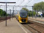 Eine VIRM-Garniutr erreicht am 29.05.2010 den Bahnhof Dordrecht.
