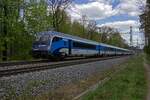Auf den letzten Metern der Fahrt von Graz nach Prag hat diese von 1216 234 geschobene RailJet-Garnitur soeben die Haltestelle Praha-Kl�novice durchfahren.