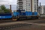 742 745, ein EffiShunter 1000M, durchfhrt als Leerfahrt den Bahnhof Praha-Libeň.