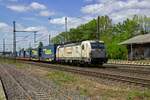 Das slowakische Logistikunternehmen Budamar setzt seine Vectron-Lokomotiven der Reihe 383 auf langlaufenden internationalen Zuglufen ein. 383 212 ist am 17.05.23 in Niederndodeleben unterwegs in Richtung Magdeburg und nimmt dabei zahlreiche LKW-Auflieger mit.