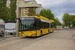 Seit dem 27.08.2020 kommen im Rahmen des Projektes Elektrischer Metrobus auf der Linie 200 die ersten elektrischen Gelenkbusse Berlins zum Einsatz. An der nordstlichen Endstelle Michelangelostr. wird am zweiten Betriebstag Wagen 5420 aufgeladen.