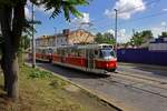 Die Tatra-Garnitur 8520 + 8521 wird als Linie 12 in Krze die Neubaustrecke in Richtung Sdlitě Barrandov erklimmen.