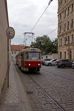 Tatra-Zug der Linie 23 mit TW 7262 und 7290 nahe der Haltestelle Malostransk.