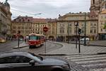 Einer der Vorserien-Triebwagen der omniprsenten T3-Baureihe ist in Prag als historisches Fahrzeug erhalten.