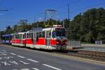 Diese Straenbahn sieht fast aus, wie ein klassischer T3-Triebwagen, tatschlich ist es aber eines der neuesten Fahrzeuge in Prag. Seit kurzem werden wieder rekonstruierte Tatra-Triebwagen mit Niederfluranteil hergestellt, die (hnlich wie seinerzeit die Rekowagen in der DDR) offiziell als Modernisierung gelten, aber nur wenige Bauteile des Spenderfahrzeugs enthalten. TW 8293 ist hier am 27.04.24 gemeinsam mit TW 8178 auf der Linie 26 unterwegs.