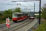 Zwei Zge der Linie 7 treffen sich am 23.04.24 an der Haltestelle Krejcrek.