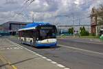 Der Trolleybus 3721 tr�gt noch die alte blau/wei�/gelbe Lackierung des Verkehrsbetriebs in Ostrava.