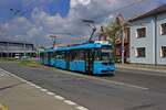 Eine Doppeleinheit VarioLF mit Wagen 1341 an der Spitze ist am 25.04.24 auf der Linie 2 in Richtung V��kovice unterwegs.