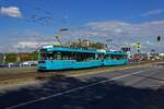 Eine Doppeltraktion VarioLF bestehend aus den Wagen 1320 und 1316 ist am 25.04.24 auf der Linie 7 unterwegs in Richtung Poruba.