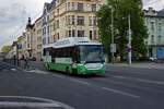 Erkennbar am gro�en Tankaufbau auf dem Dach: Wagen 51-1105 des regionalen Busbetriebs ČSAD Karvin� f�hrt mit CNG. Als Regionalbus 553 nach Orlov� ist der Bus am 25.04.24 auf der ul. Nadražni unterwegs.