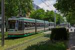 Zur Erweiterung der Fahrgastkapazitt kaufte die MVB zehn B6A2-Beiwagen aus Berlin, die hinter NGT8D-Triebwagen eingesetzt werden. Auf der Linie 10 fuhren Triebwagen 1305 und Beiwagen 2205 am 21.07.22 durch die Magdeburger Innenstadt.