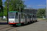 Wenn die bestellten Flexity-Triebwagen von Alstom angeliefert werden, wird dieses Bild wohl der Vergangenheit angehren. Ein klassischer Tatra-Zug, gebildet aus TW 1281 und BW 2144 am Opernhaus in Magdeburg.