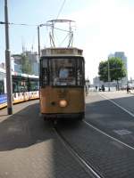 Historische Trams/265921/der-historische-wagen-537-im-rotterdamer Der historische Wagen 537 im Rotterdamer Hafen.