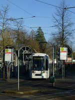 duewag-nf6/716823/strassenbahn-2111-wartet-am-41219-in Straßenbahn 2111 wartet am 4.12.19 in der Wendeschleife Vennhauser Allee auf Fahrgäste.