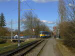 Tw 309 ist nach der Wendepause am Krankenhaus im OT Sundhausen wieder unterwegs Richtung Hauptbahnhof.