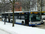 WSW-Bus 5598 (extra beschafft von den Neusser Stadtwerken) als Schwebebahn-Ersatzverkehr am 8. Februar 2021. Hier steht der Bus gerade an der Ausstiegshaltestelle in Oberbarmen, hat aber schon sein nächstes Fahrziel eingestellt.