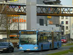 Beim SchwebebahnExpress sind auch Stadtbusse aus WSW-Beständen im Einsatz, wie etwa 0366 (W-SW 518). 25. Februar 2021, Alter Markt/Friedrich-Engels-Allee