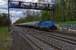 Gleich der erste Zug in Kl�novice hatte eine �berraschung parat: Am Ende der Schlange Kesselwagen hing 742 768, die mit dem Zug �berf�hrt wurde.
