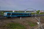 r-845945-2/879517/bei-ausschreibungen-fuer-die-vom-staat Bei Ausschreibungen fr die vom Staat bestellten Regional- und Schnellzuglinien konnten sich in Tschechien in letzter Zeit hufiger private Unternehmen wie Regiojet oder Arriva durchsetzen, wobei auch diese Unternehmen regelmig auf gebrauchte Fahrzeuge setzen. Von Tanvald kommend nhert sich 845 202 dem Prager Hauptbahnhof. Der Triebzug begann seine Laufbahn im Jahr 1988 mit der Nummer 628 238 bei der Deutschen Bundesbahn.