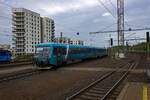 Auf der Fhart in Richtung Praha-Hostivař verlsst 845 307 am 23.04.24 Praha-Libeň.