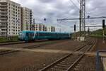 Auf der Linie S49 nach Rostoky u Prahy erreicht 845 307 am 23.04.2024 den Bahnhof Praha-Libeň