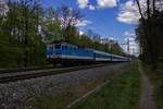 Mit dem aus Richtung Trutnov kommenden R928 wird 162 053, die den Zug in Hradec Kralov� �bernommen hat, in wenigen Minuten ihr Ziel Praha hl.n. erreichen.
