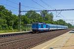 Seitdem zwischen Prag und Dresden Vectron-Lokomotiven fahren, werden die auch in Deutschland einsetzbaren Zweisystemlokomotiven der Baureihe 371 ausschlielich im tschechischen Binnenverkehr