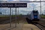 Aus Richtung Suchdol nad Odrou kommend erreicht 650 233 Ostrava-Svinov, den Endbahnhof dieser Fahrt der Linie S3.