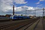 Ein nicht n�her identifizierter Regionalzug, der aus dem RegioPanther 650 232 gebildet ist, f�hrt am 25.04.24 in Ostrava-Svinov ein.