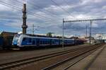 Ein st�ndiges Kommen und Gehen herrscht unter den Personenz�gen, die von den beiden k�rzeren Bahnsteiggleisen 6 und 8 in Ostrava-Svinov starten. 650 234 war daher f�r eine Pausenzeit auf ein Abstellgleis rangiert worden und kehrt nun zur�ck, um erneut Fahrg�ste aufzunehmen.